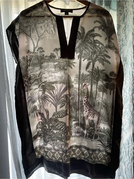 Karen Kane Tops - NEW Karen Kane Tropical Giraffe Print Resortwear in cream & green all size